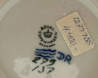 Denmark ROYAL COPENHAGEN (279 137) Apple Blossom on Cobalt Blue Vase