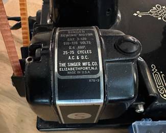 1949 SINGER Featherweight 221 Sewing Machine