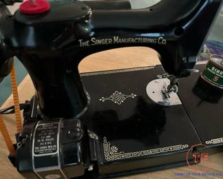 1949 SINGER Featherweight 221 Sewing Machine