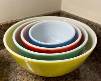 Vintage PYREX Nesting Bowls