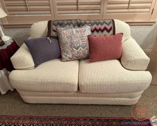 HIGHLAND HOUSE Loveseat 