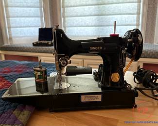 1949 SINGER Featherweight 221 Sewing Machine