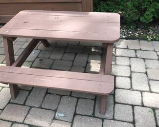 CHILDREN PICNIC TABLE