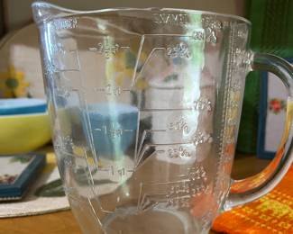 LARGE VINTAGE MOECO MEASURING MIXING CUP