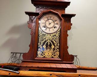 ANTIQUE VICTORIAN MANTLE CLOCK