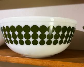 VINTAGE GREEN DOT LARGE PYREX MIXING BOWL