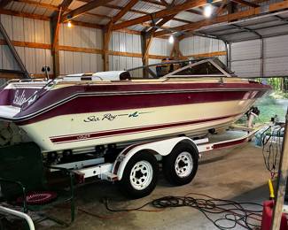 1988 Sea Ray Sorrento 23' open bow boat. Stored inside every winter, winterized and serviced professional every year, great mechanical shape. New Thunderbolt ignition system and new starter. Runs great.  