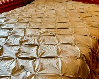 BEDSPREADS AND COMFORTERS