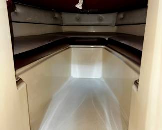 1988 Sea Ray Sorrento 23' open bow boat. Stored inside every winter, winterized and serviced professional every year, great mechanical shape. New Thunderbolt ignition system and new starter. Runs great.  