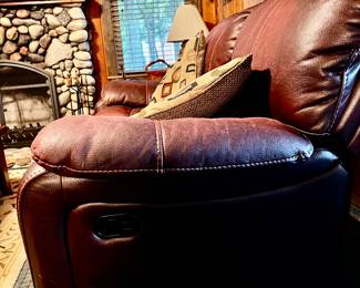 THE LEATHER LOVESEAT WITH RECLINING ENDS
