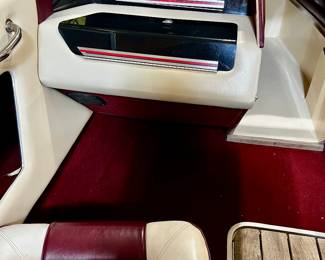 1988 Sea Ray Sorrento 23' open bow boat. Stored inside every winter, winterized and serviced professional every year, great mechanical shape. New Thunderbolt ignition system and new starter. Runs great.  