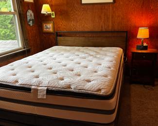 Bedroom 3: Queen Size bed