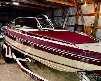 1988 Sea Ray Sorrento 23' open bow boat. Stored inside every winter, winterized and serviced professional every year, great mechanical shape. New Thunderbolt ignition system and new starter. Runs great.  