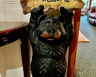 WELCOME BEAR STATUE SIGN