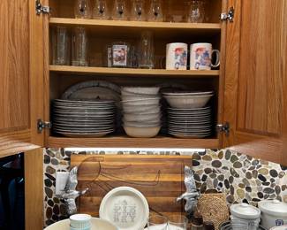 KITCHENWARE INCLUDING LIGHTHOUSE DISHES, PIE PLATES, MANY SETS OF GLASSES, SMALL KITCHEN APPLIANCES, POTS & PANS