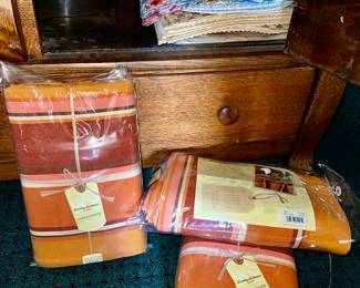 TABLECLOTHS MANY NEW 