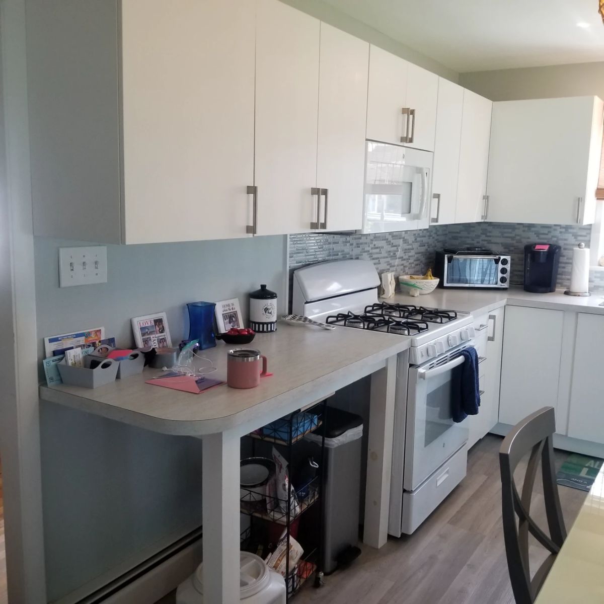 Cute contemporary kitchen 