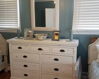 9-drawer dresser; matching mirror 