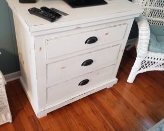 3-drawer chest