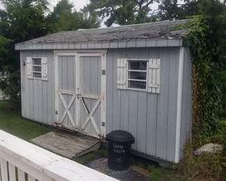 Shed - needs a new roof - handyman special!