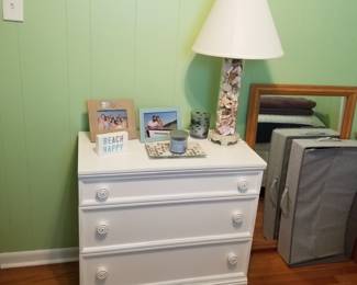 3-drawe dresser; table lamp