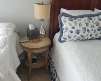 Pretty accent table; table lamp