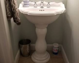 Pedestal sink