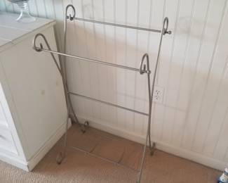Towel rack