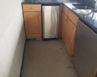 Outdoor bar cabinetry (sorry - ice maker is broken)