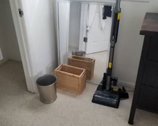 Vacuum cleaner; mirror