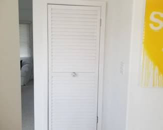 Louvered intorior door