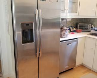 GE refrigerator model GZS22DSJBFSS