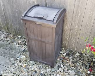 Suncast trash can