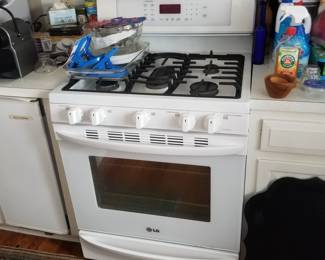 Nearly new LG gas range