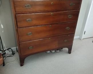 Sheraton style 4-drawer chest - solid wood