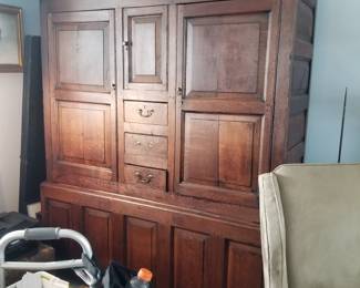 Fabulous wood cupboard/wardrobe