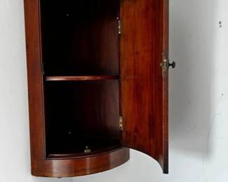 Corner cabinet
