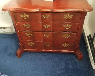 Small 4-drawer chest