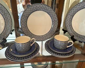 Victoria & Beale Williamsburg service for 4 + sides