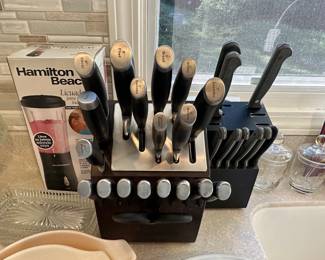 Large Calphalon knife set