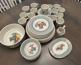 Villeroy & Boch Basket service for 8 plus sides 