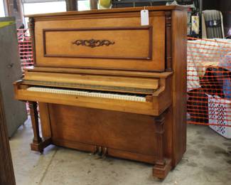 VINTAGE PIANO
