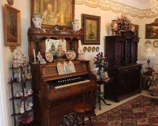 1913 FARRAND STYLE 83A VICTORIAN PARLOR PUMP ORGAN (AND IT PLAYS)