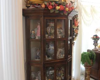 VERY NICE CURIO CABINET