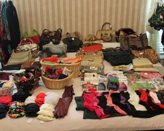 DESIGNER PURSES BY (KATHY VAN ZEELAND, LIZ CLAIBORNE, NINE WEST, DOLCE & GABBANA, ST. JOHNS BAY, PAUL JOSEPH, PARK AVENUE, & LOU TAYLOR