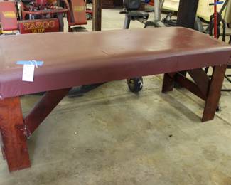 MASSAGE TABLE