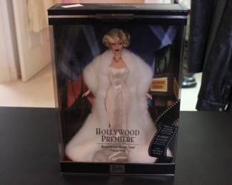 2000 HOLLYWOOD PREMIERE  BARBIE COLLECTORS EDITION UNOPENED #26914