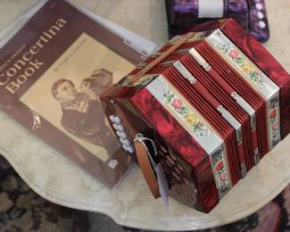  HOHNER CONCERTINA 20 KEYS WITH BOX AND MANUEL