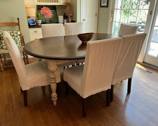 Ovel/Round Lillian August Farm Table 48" round plus 2 12" leaves increases size to 70. ^