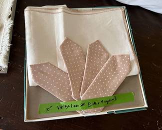 Vintage bapkins and placemats in Original Box